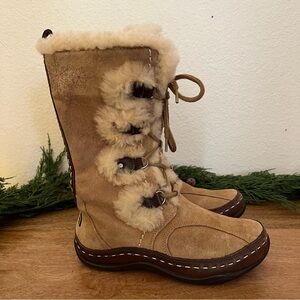 The North Face Abby III Snow  brown suede with shearling lining waterproof boots